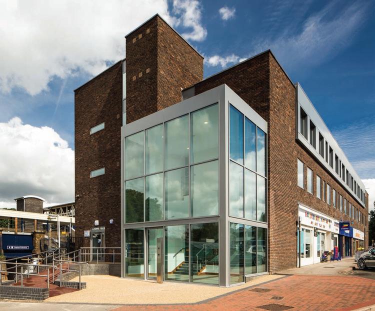 2 offices for rent in West Byfleet, Surrey, UK Page 1