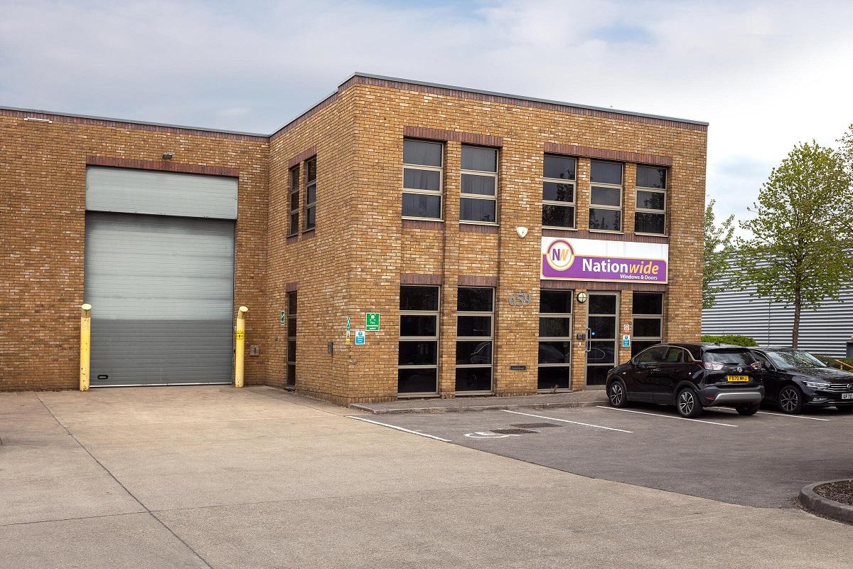 6 distribution warehouses for rent in Feltham, London, UK Page 1