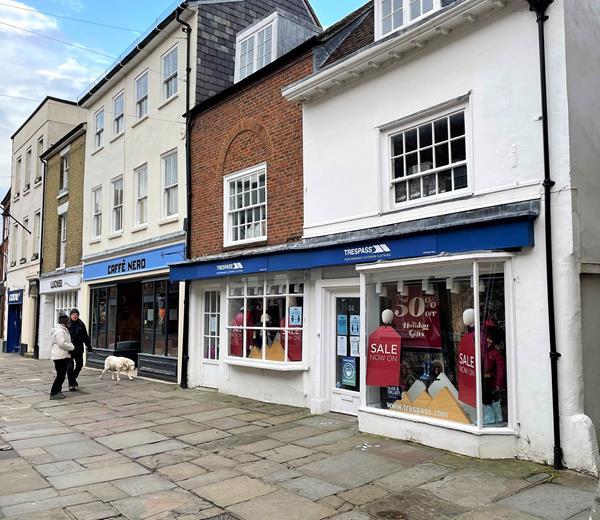 21 retail properties for rent in Chichester, UK Page 1