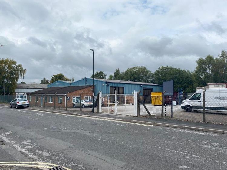 5 industrial properties for sale in Chesterfield, Derbyshire, UK Page 1